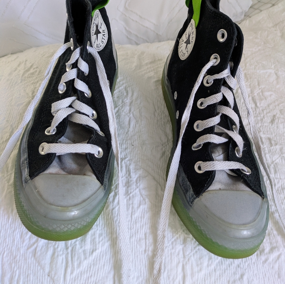 Chuck Taylor Converse All Stars Size 7 Ladies Or 5 Mens
